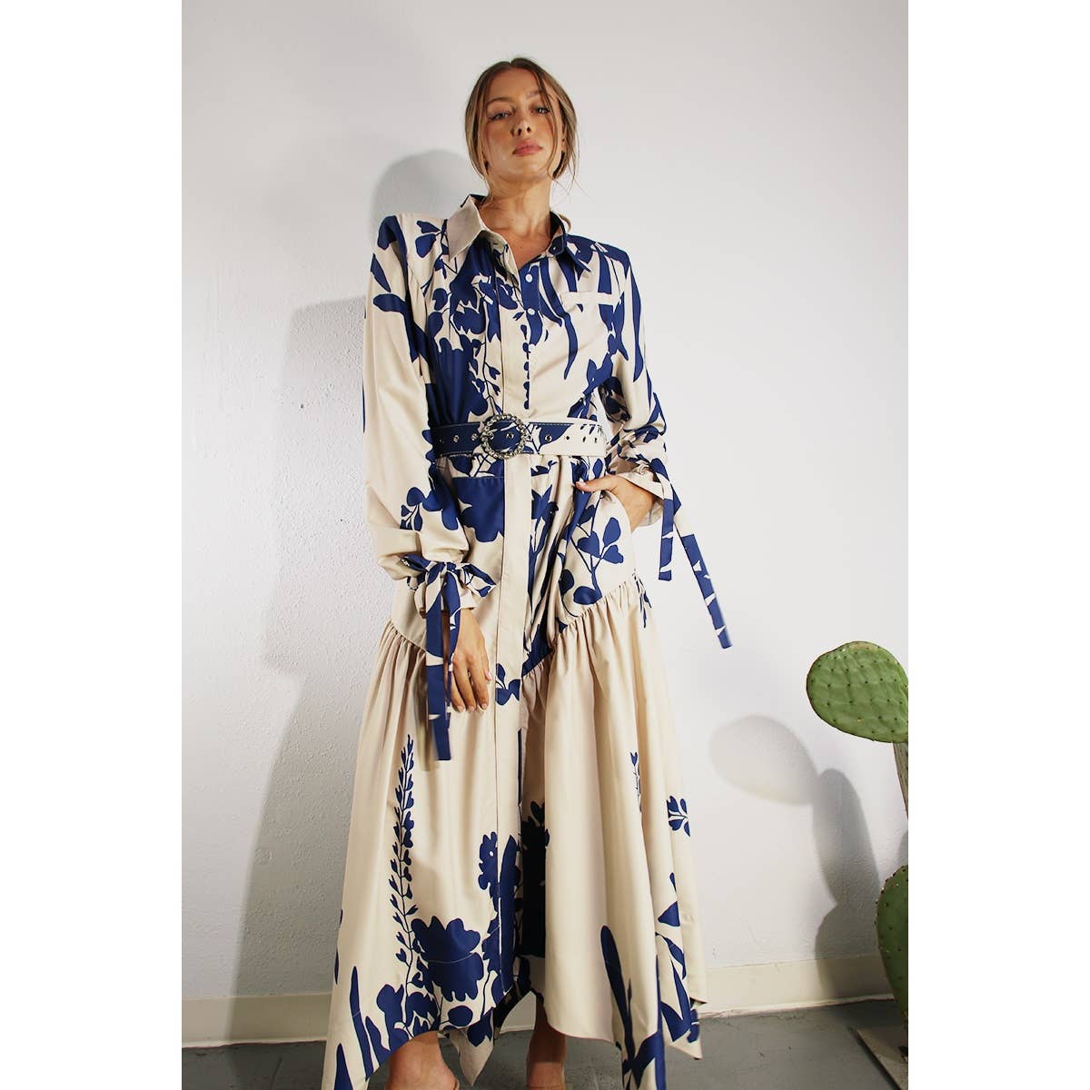 PRINT UNEVEN BELTED LONG DRESS