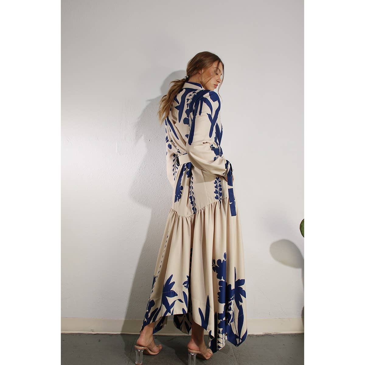 PRINT UNEVEN BELTED LONG DRESS