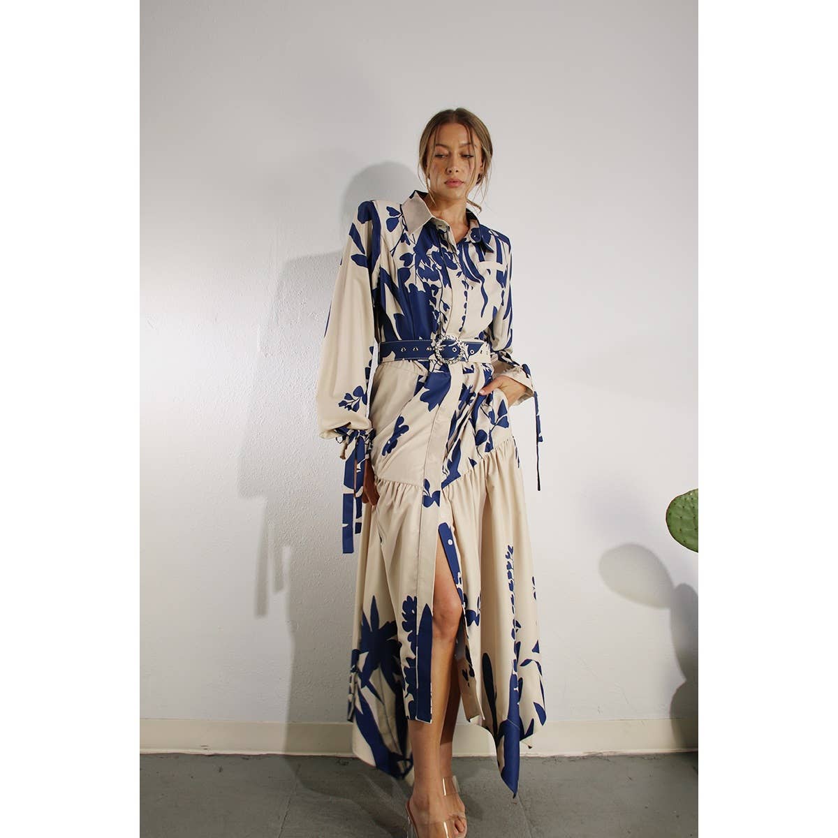 PRINT UNEVEN BELTED LONG DRESS